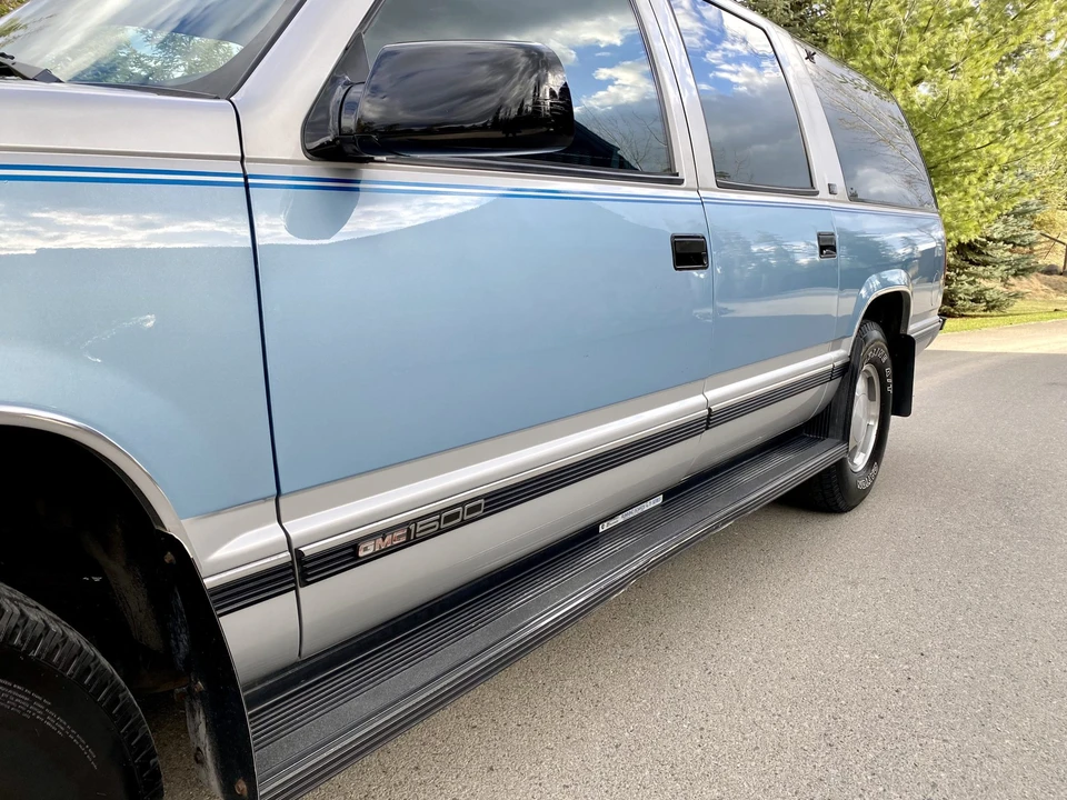 1993 GMC Suburban 8th Gen - Image 23 of 31