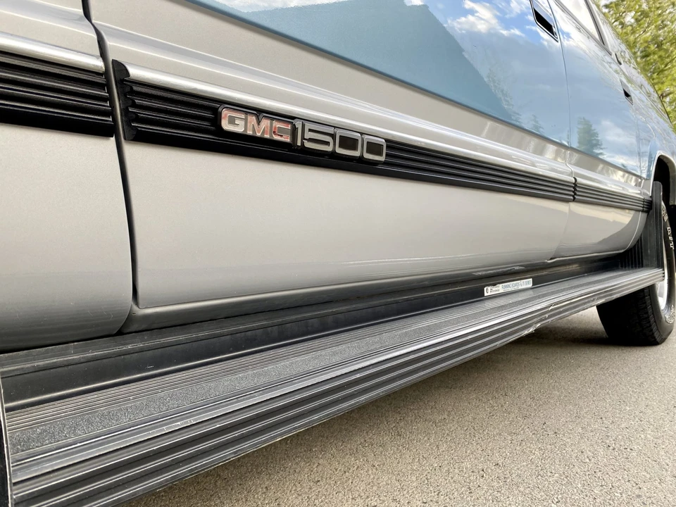 1993 GMC Suburban 8th Gen - Image 19 of 31