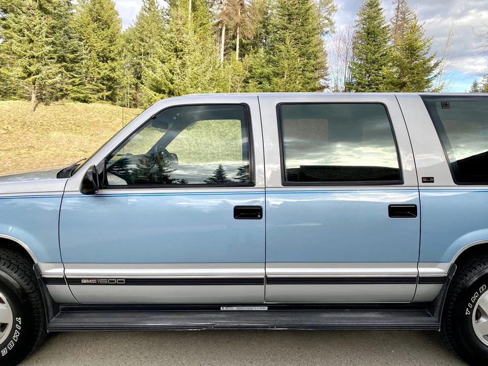 1993 GMC Suburban 8th Gen - Image 25 of 31
