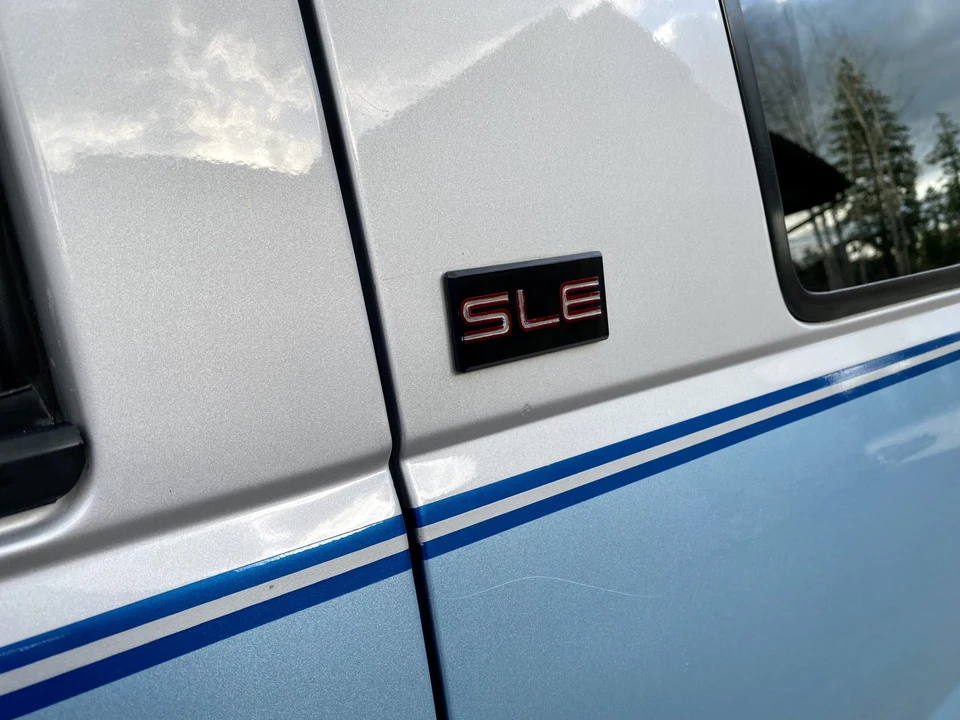 1993 GMC Suburban 8th Gen - Image 22 of 31