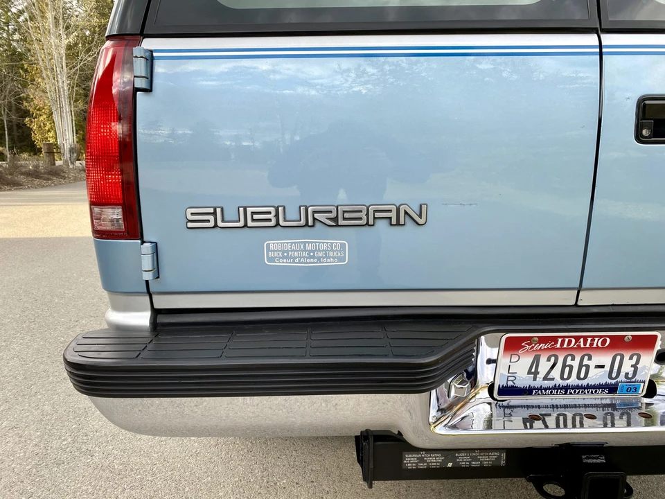 1993 GMC Suburban 8th Gen - Image 30 of 31