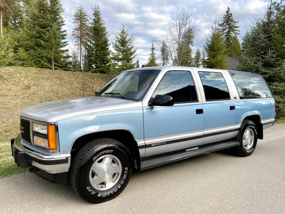 1993 GMC Suburban 8th Gen - Image 3 of 31