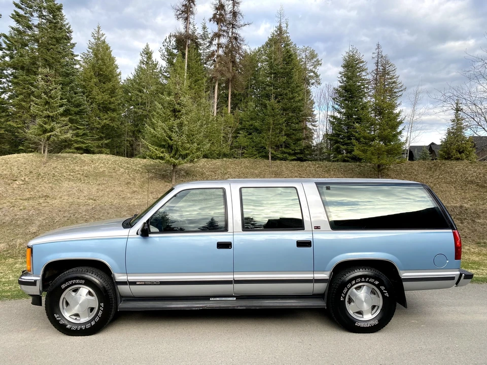 1993 GMC Suburban 8th Gen - Image 4 of 31