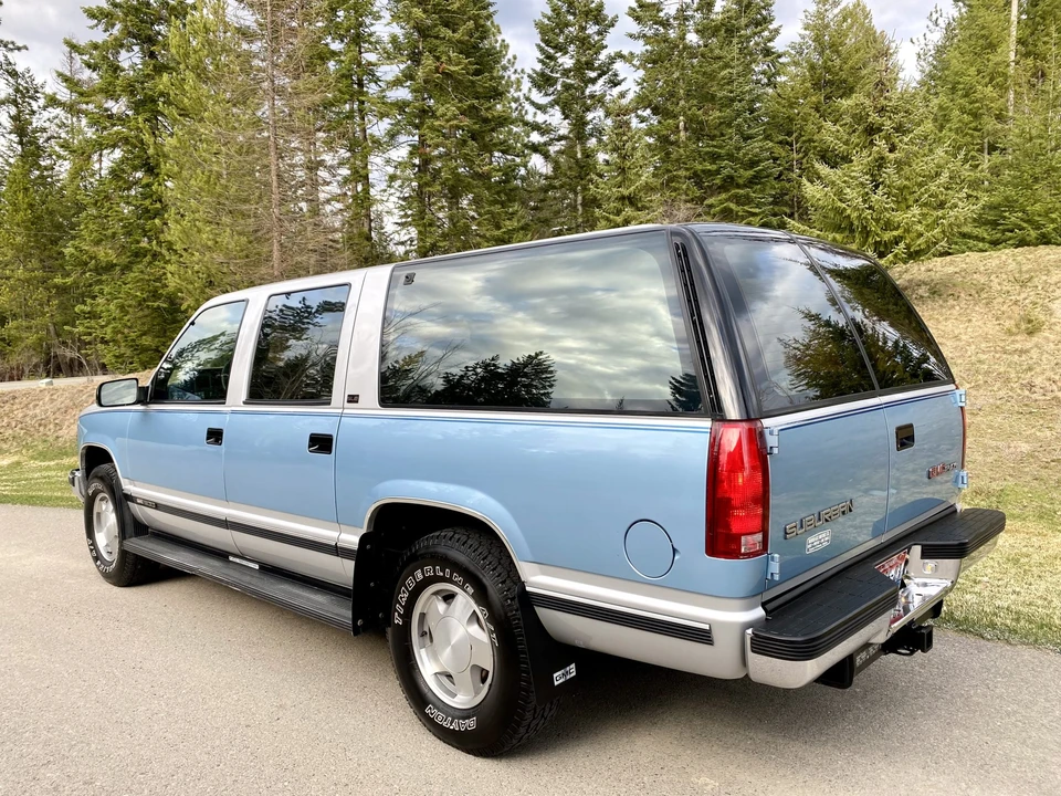 1993 GMC Suburban 8th Gen - Image 5 of 31