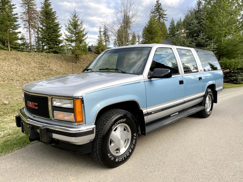 1993 GMC Suburban 8th Gen - Image 2 of 31