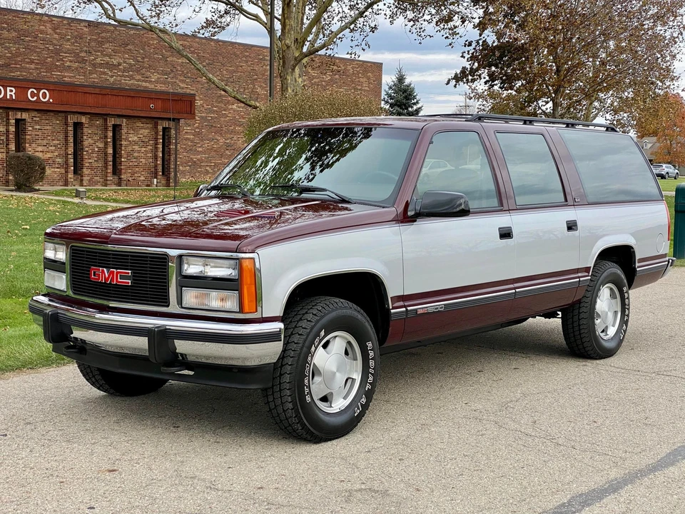 1993 GMC Suburban 8th Gen - Image 10 of 31