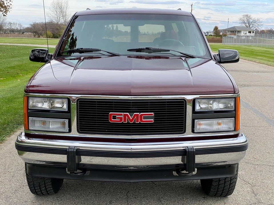 1993 GMC Suburban 8th Gen - Image 2 of 31