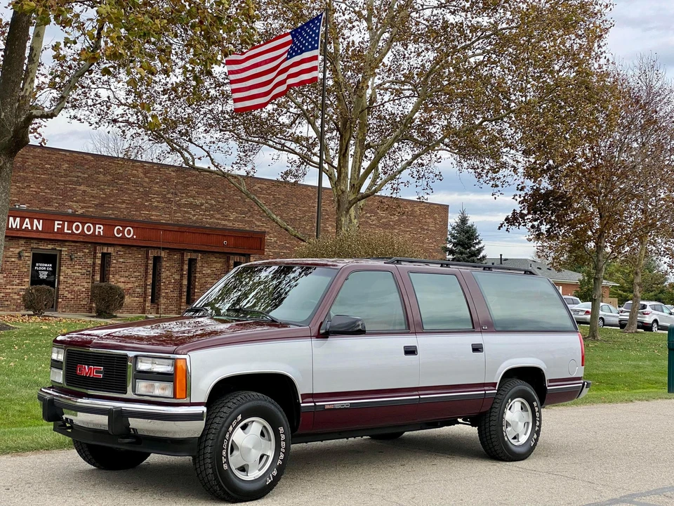 1993 GMC Suburban 8th Gen - Image 11 of 31
