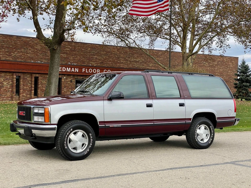 1993 GMC Suburban 8th Gen - Image 9 of 31