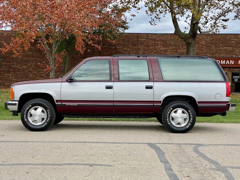 1993 GMC Suburban 8th Gen - Image 8 of 31