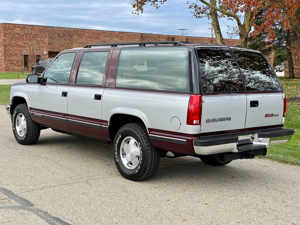 1993 GMC Suburban 8th Gen - Image 7 of 31