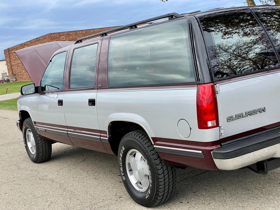 1993 GMC Suburban 8th Gen - Image 18 of 31