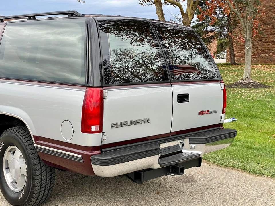 1993 GMC Suburban 8th Gen - Image 17 of 31