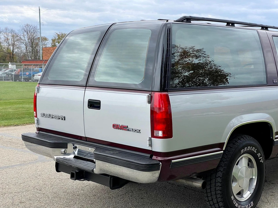 1993 GMC Suburban 8th Gen - Image 16 of 31