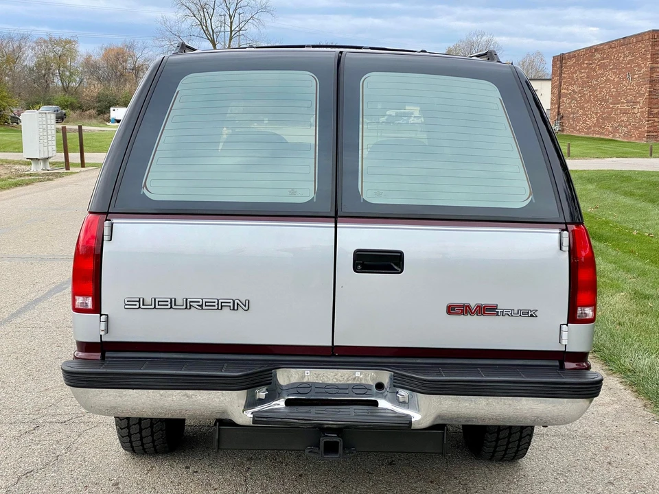1993 GMC Suburban 8th Gen - Image 6 of 31