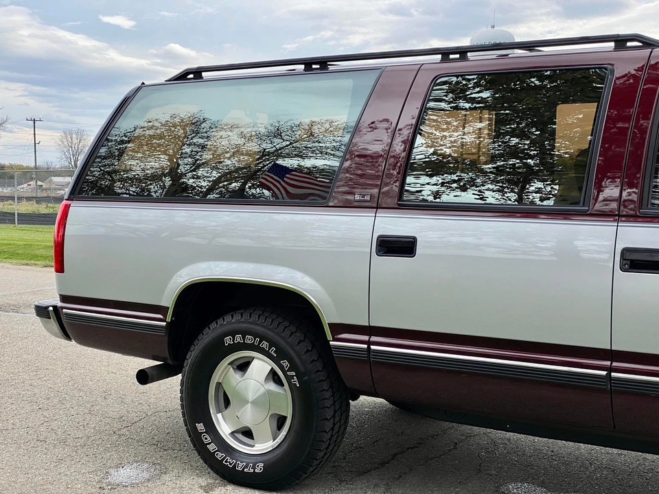 1993 GMC Suburban 8th Gen - Image 14 of 31