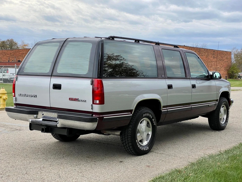 1993 GMC Suburban 8th Gen - Image 5 of 31