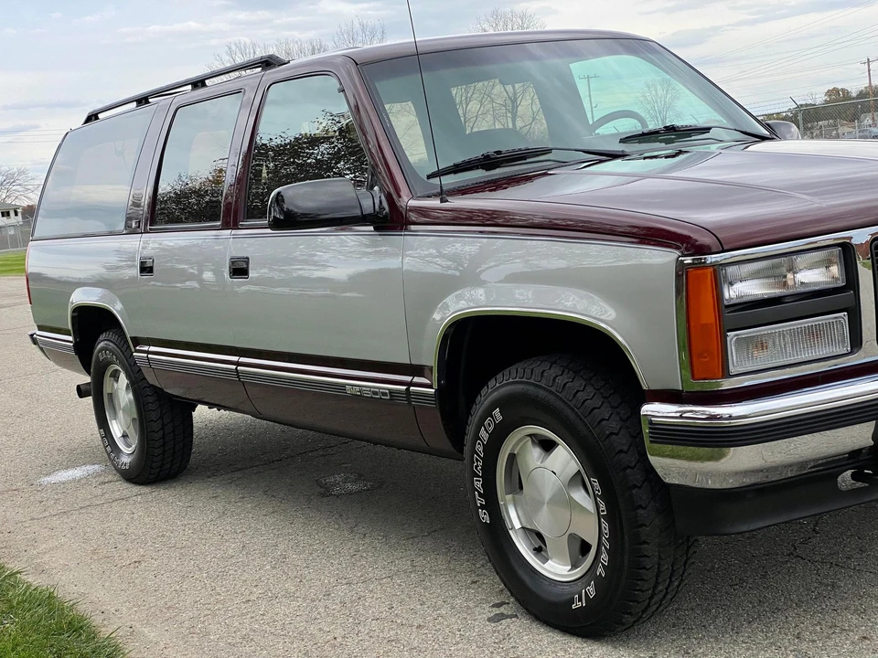 1993 GMC Suburban 8th Gen - Image 12 of 31