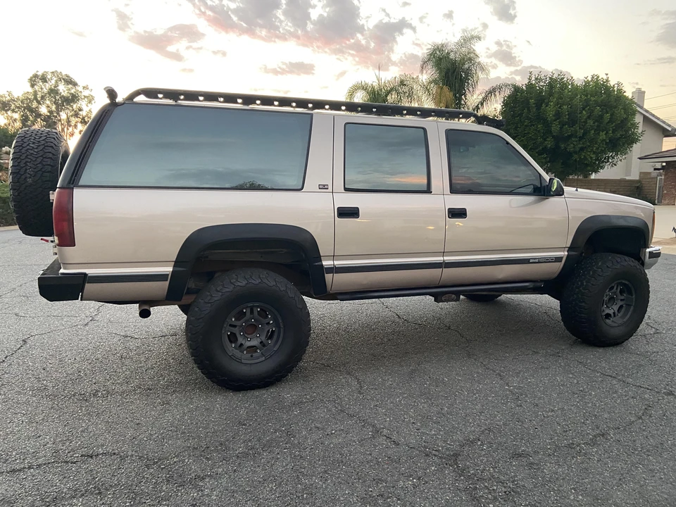 1993 GMC Suburban 8th Gen - Image 27 of 31