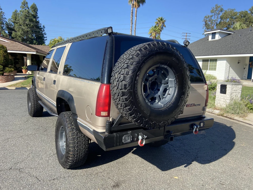 1993 GMC Suburban 8th Gen - Image 18 of 31