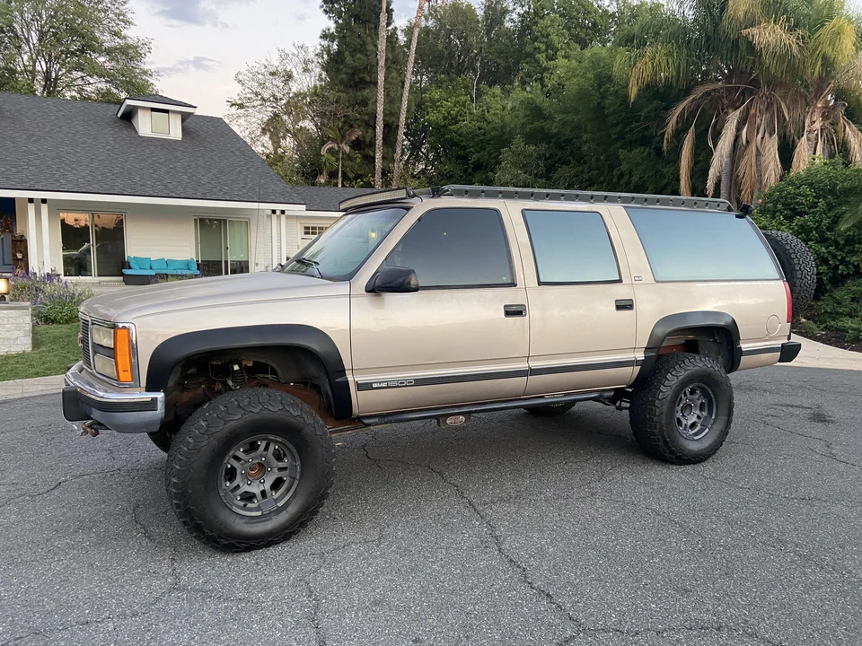 1993 GMC Suburban 8th Gen - Image 12 of 31