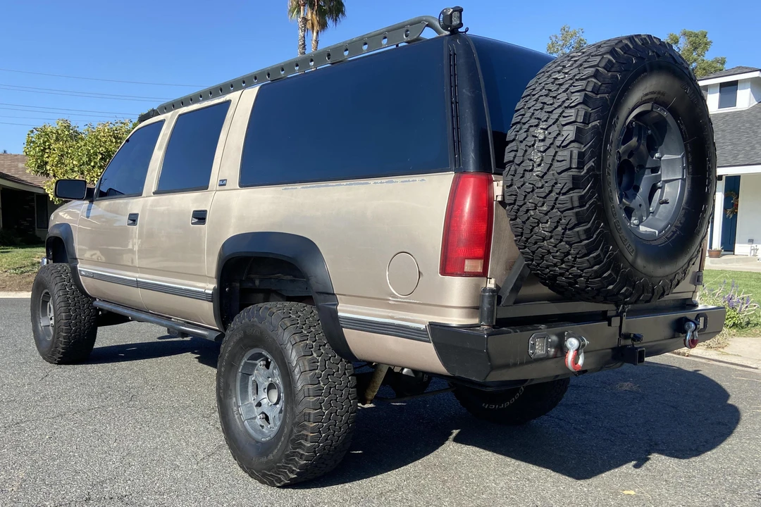 1993 GMC Suburban 8th Gen - Image 4 of 31