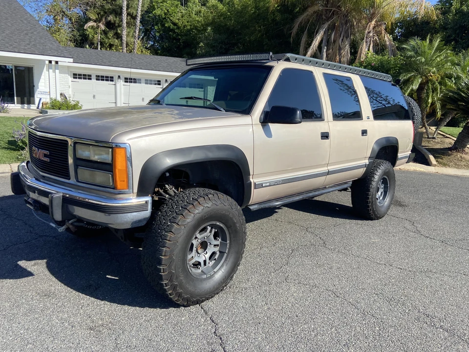 1993 GMC Suburban 8th Gen - Image 11 of 31