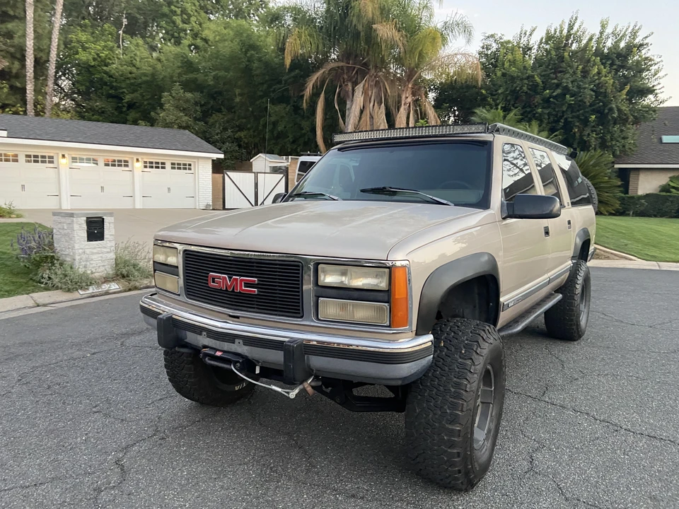 1993 GMC Suburban 8th Gen - Image 8 of 31