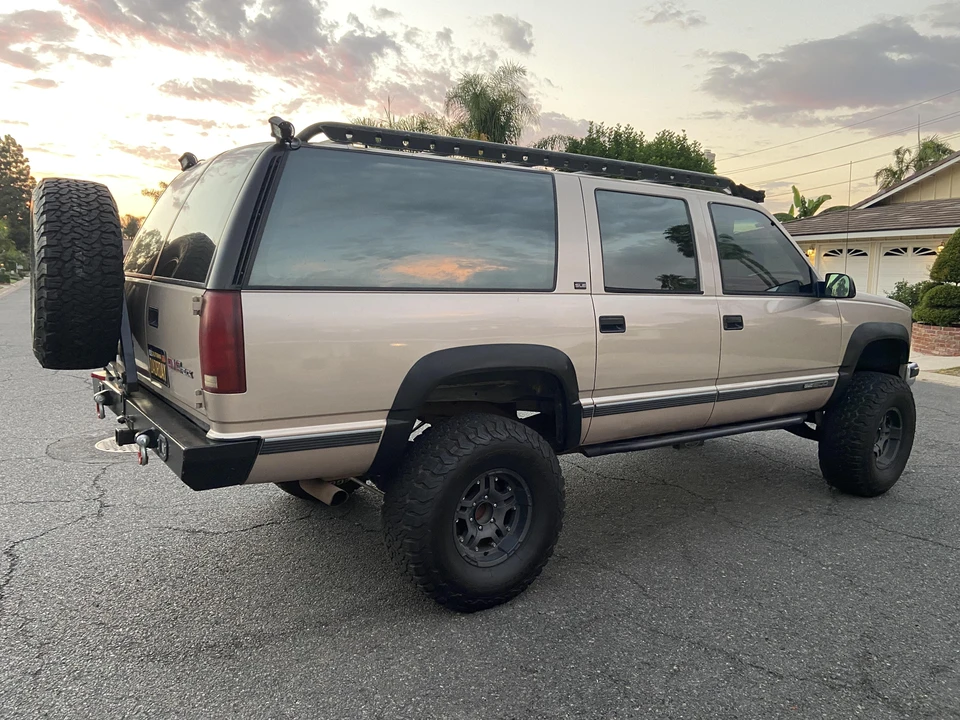 1993 GMC Suburban 8th Gen - Image 26 of 31