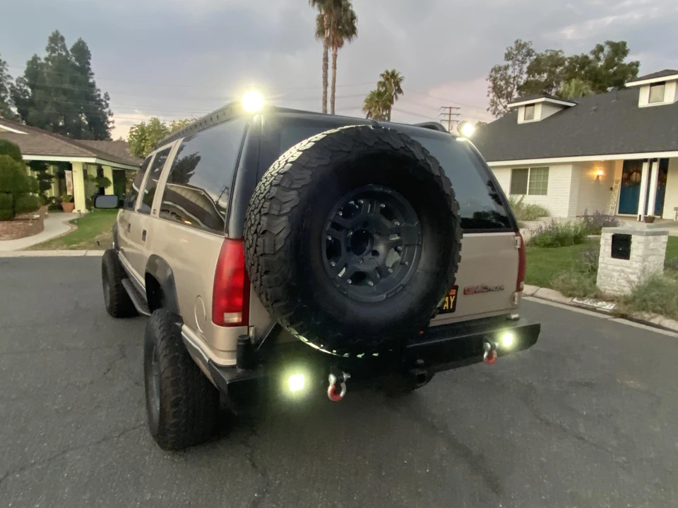 1993 GMC Suburban 8th Gen - Image 19 of 31