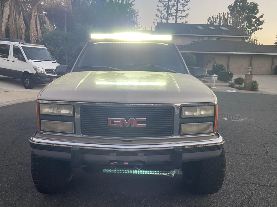 1993 GMC Suburban 8th Gen - Image 6 of 31