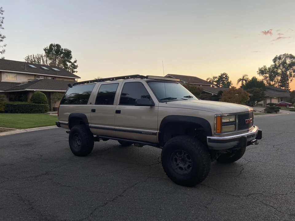 1993 GMC Suburban 8th Gen - Image 28 of 31