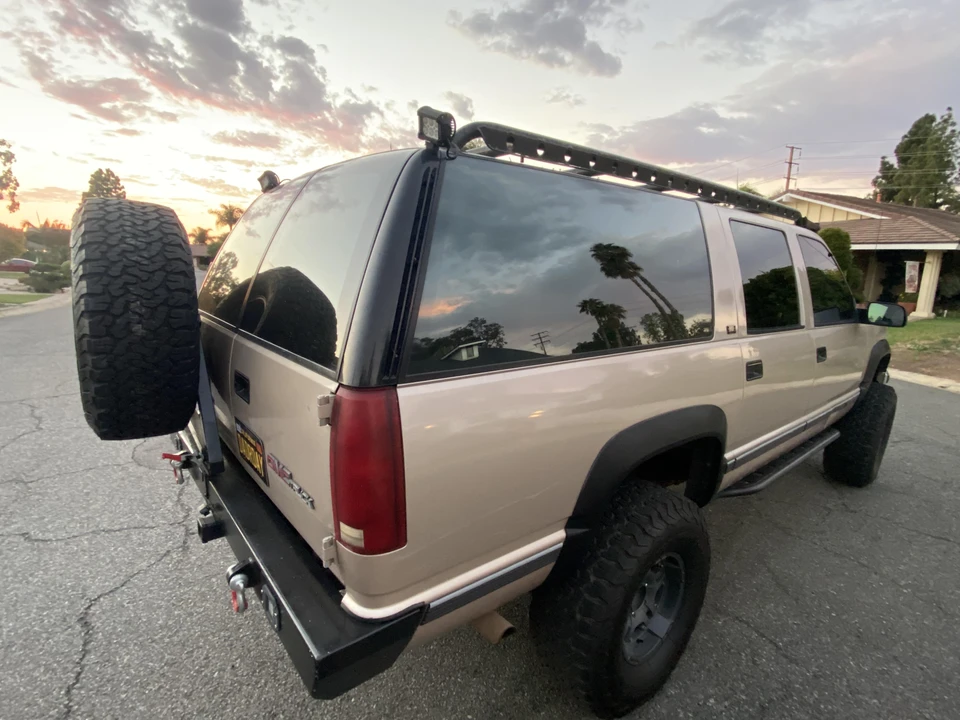 1993 GMC Suburban 8th Gen - Image 24 of 31