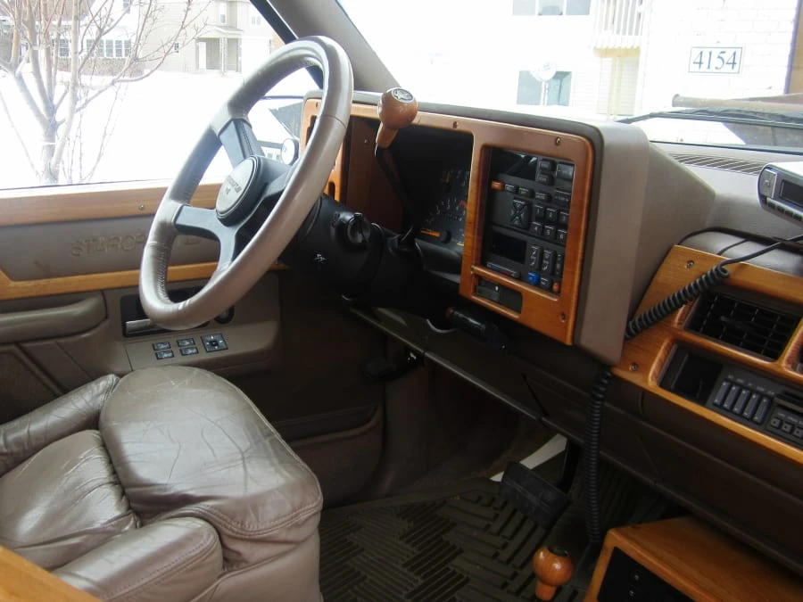 1993 GMC Suburban 8th Gen - Image 2 of 3
