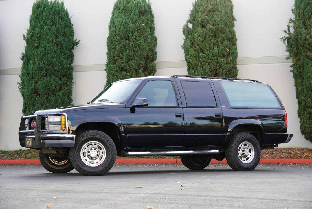 1993 GMC Suburban 8th Gen - Image 3 of 31