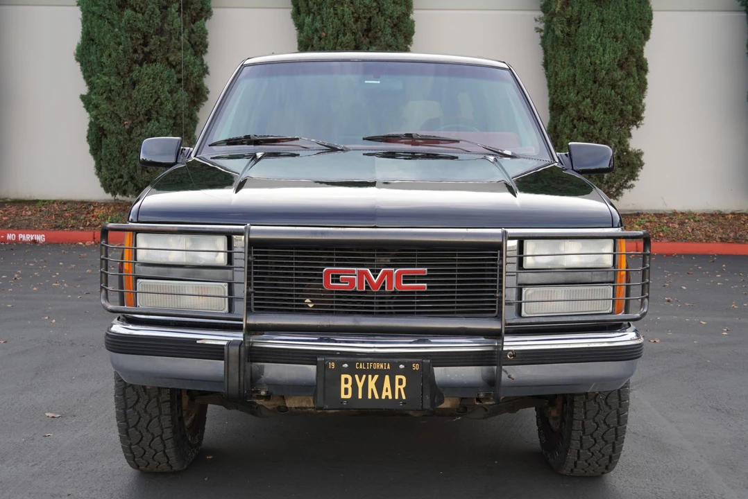 1993 GMC Suburban 8th Gen - Image 9 of 31
