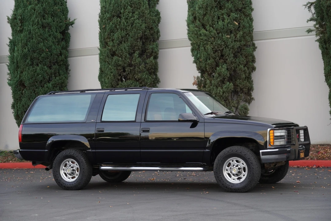 1993 GMC Suburban 8th Gen - Image 19 of 31