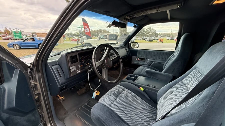 1993 GMC Suburban 8th Gen - Image 10 of 20
