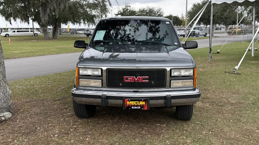 1993 GMC Suburban 8th Gen - Image 4 of 20
