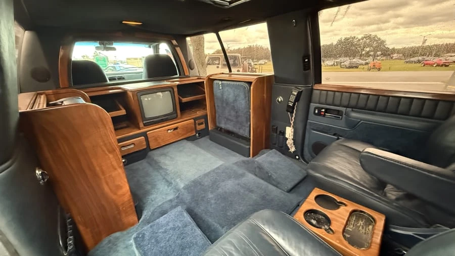1993 GMC Suburban 8th Gen - Image 12 of 20