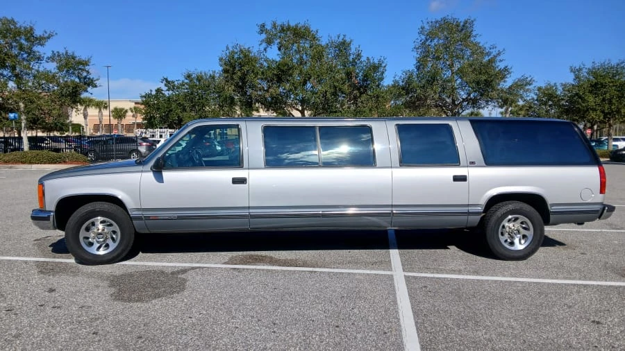 1993 GMC Suburban 8th Gen - Image 8 of 20
