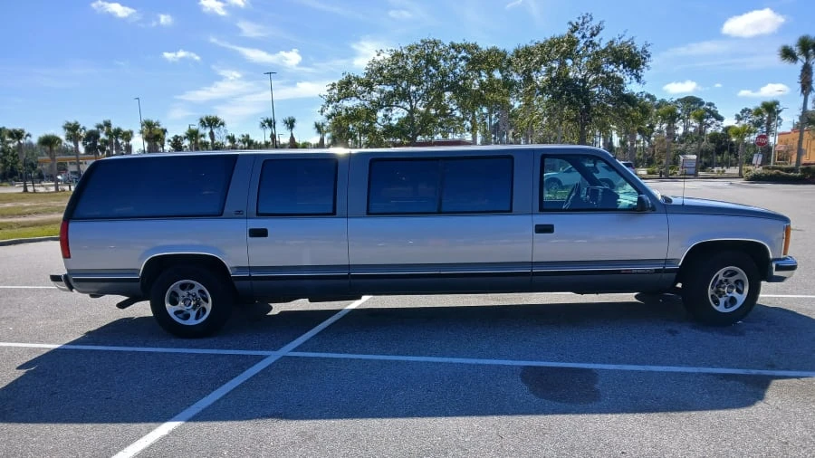 1993 GMC Suburban 8th Gen - Image 6 of 20
