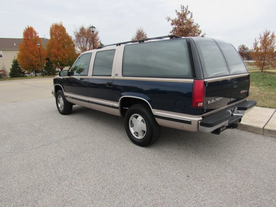 1993 GMC Suburban 8th Gen - Image 2 of 6