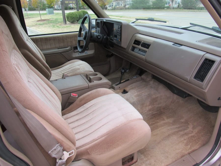 1993 GMC Suburban 8th Gen - Image 4 of 6