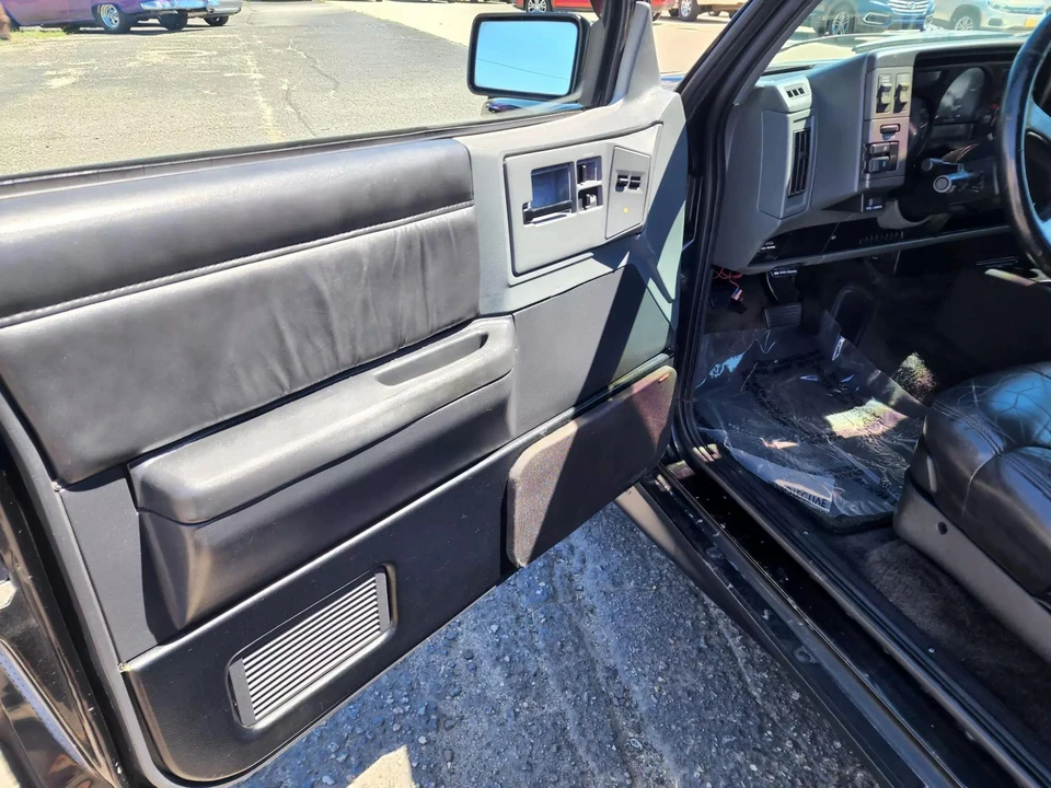1993 GMC S-15 Jimmy 1st Gen - Image 19 of 31