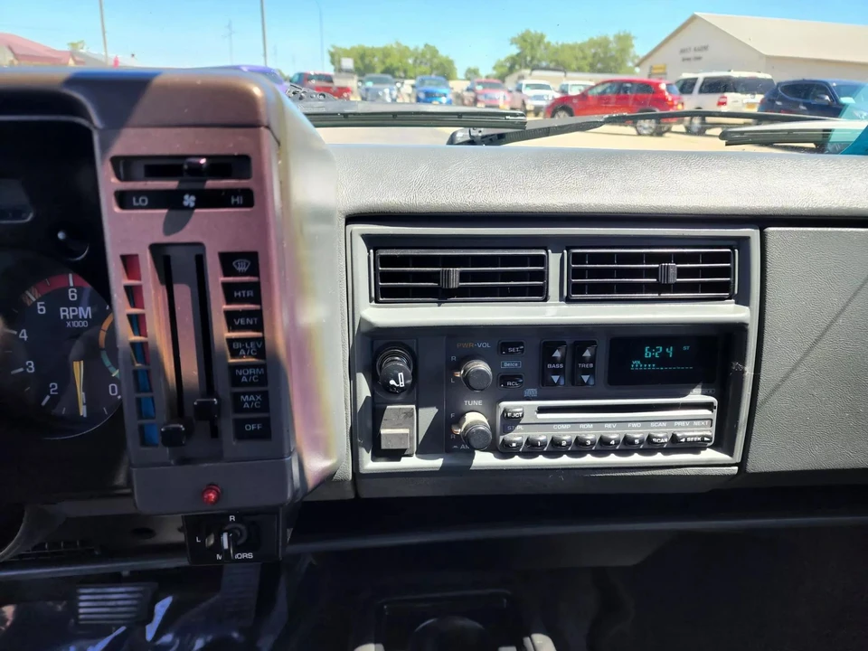 1993 GMC S-15 Jimmy 1st Gen - Image 16 of 31