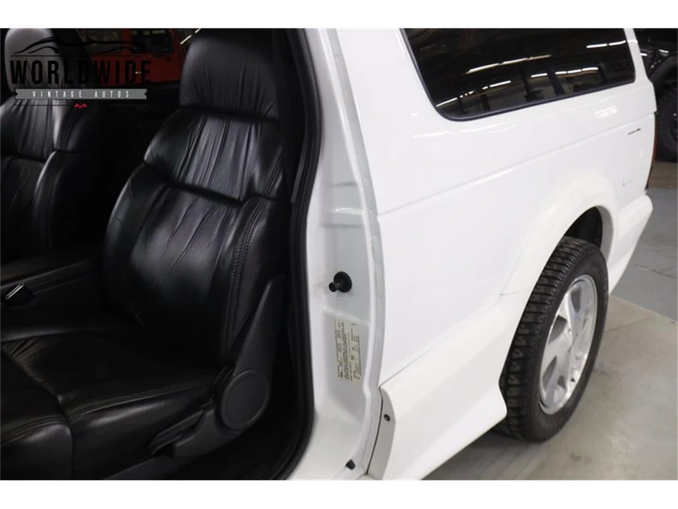 1993 GMC Syclone - Image 26 of 31
