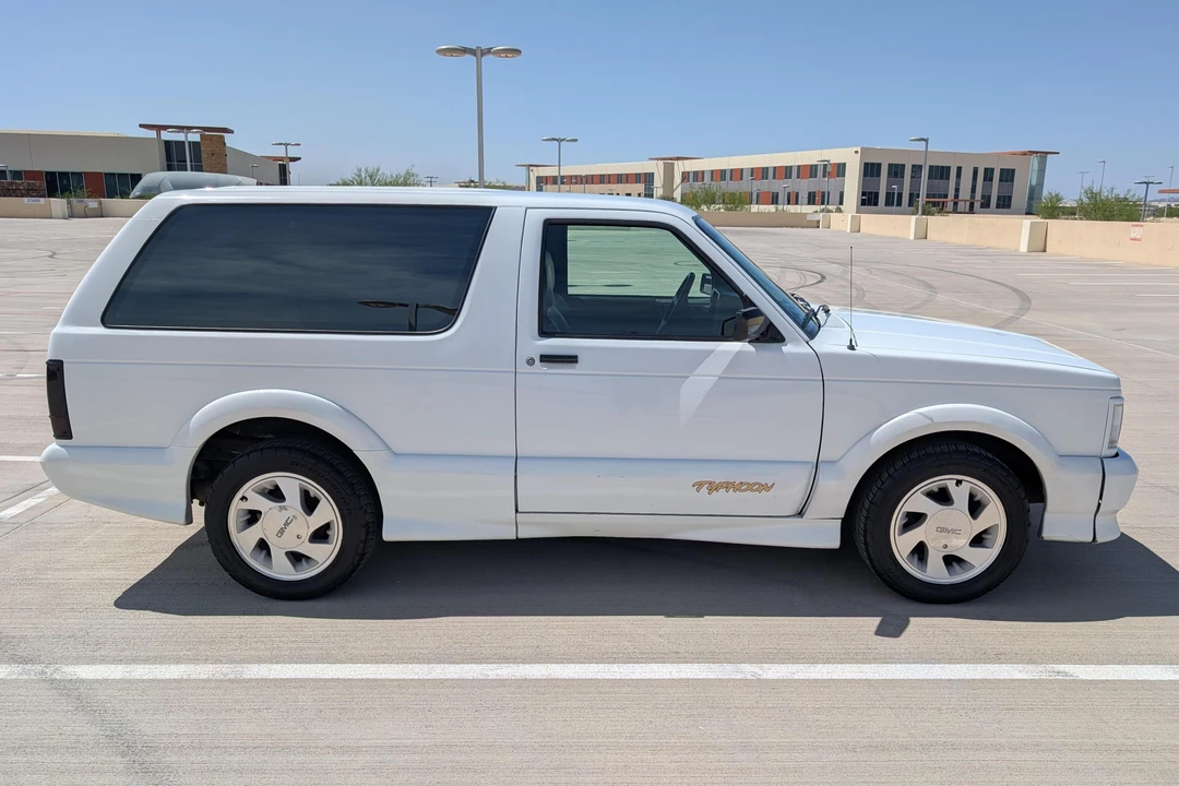 1993 GMC - Image 3 of 31