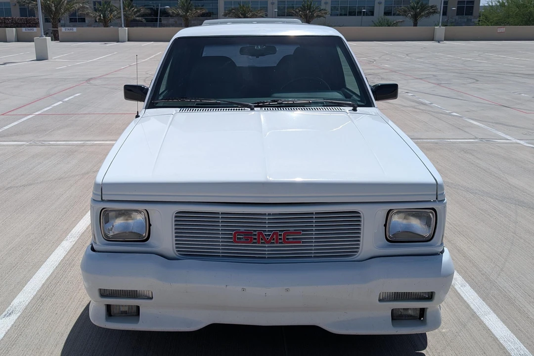 1993 GMC - Image 2 of 31