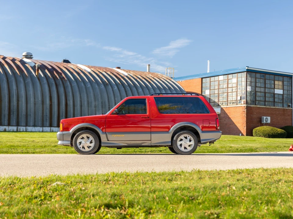 1993 GMC S-15 Jimmy 1st Gen - Image 2 of 21